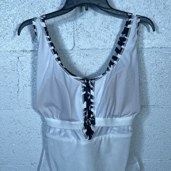 California Waves Juniors' Plus Size Printed Knot-Front 1 Piece Swimsuit, 2X - Picture 6 of 12